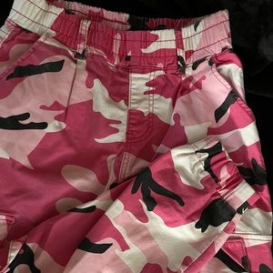 Women’s camo cargo joggers